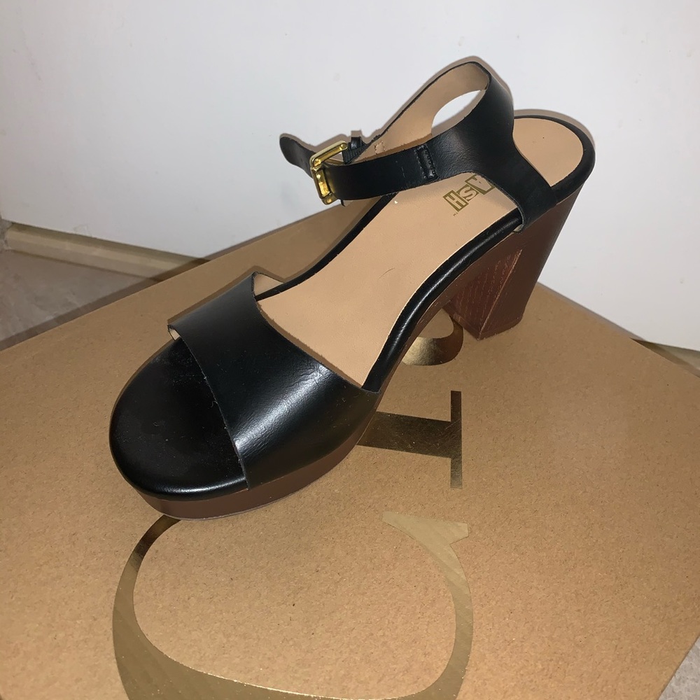 Black strap heels size 7.5